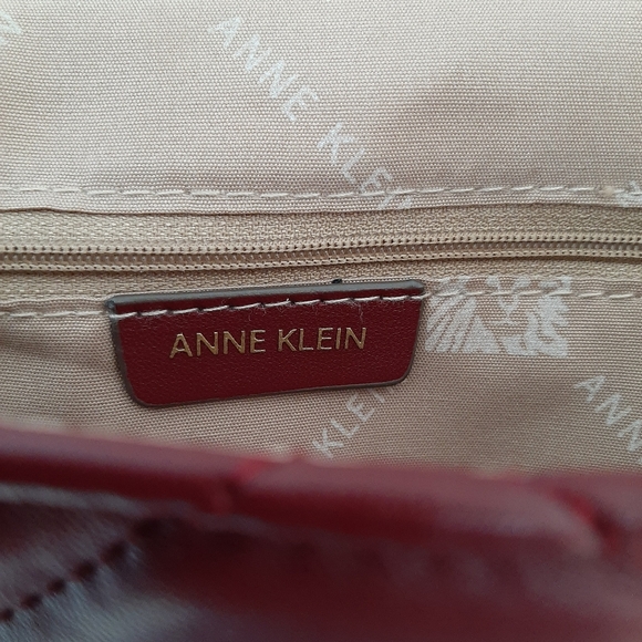 ANN KLEIN 👛 NWOT - Adorable Maroon Handbag for Women - Size: Medium - Picture 9 of 15